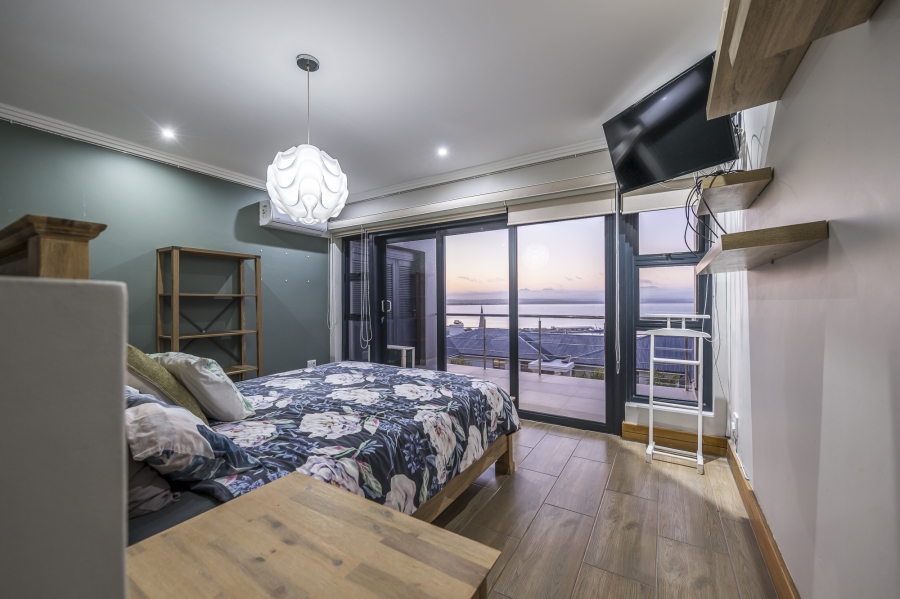 6 Bedroom Property for Sale in Mossel Bay Central Western Cape